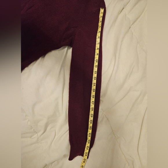 Lord & Taylor cashmere turtleneck sweater - Picture 5 of 6